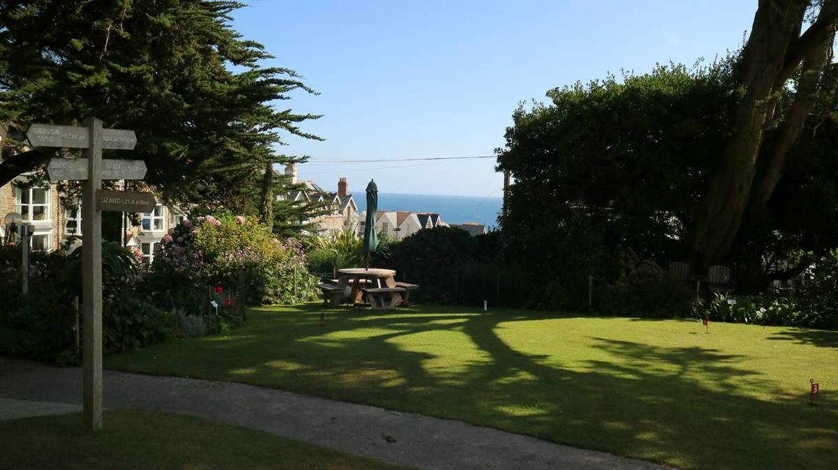 Chy Morvah sea view garden.JPG
