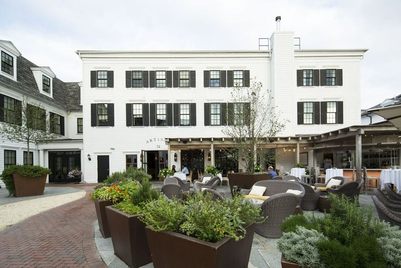 Delamar-hotel-southport-Courtyard.jpg