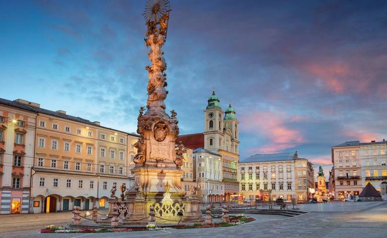 Linz, Austria. Cityscape image of main square of Linz, Austria during sunset.jpeg