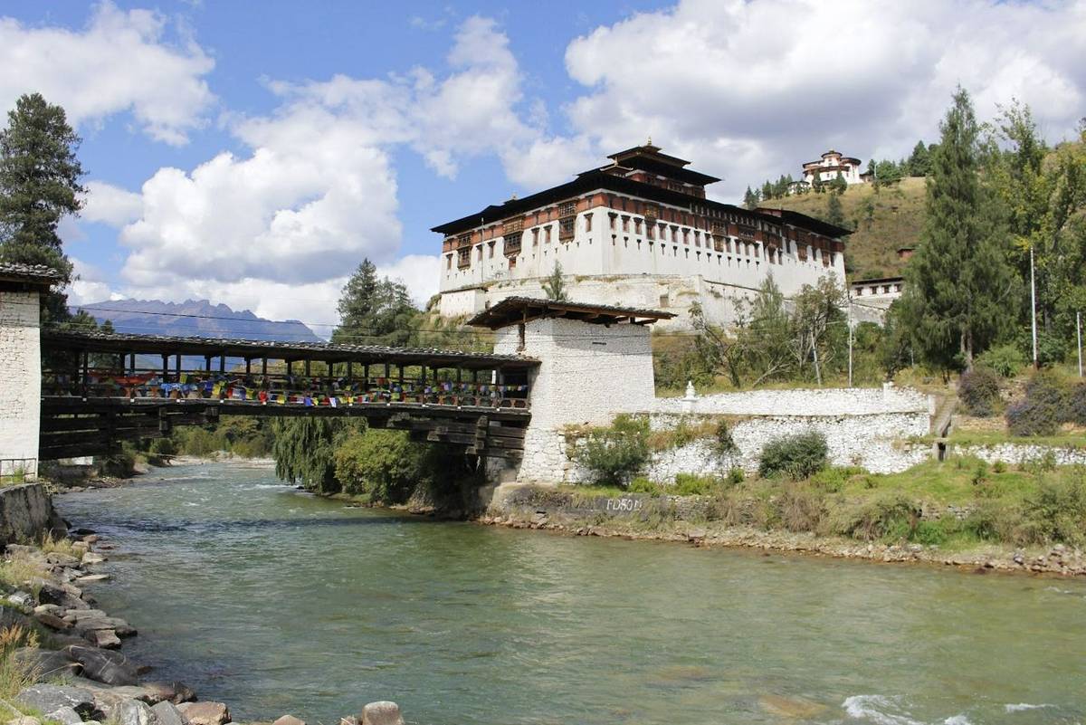 Paro-Rinpung-Dzong-3.jpg