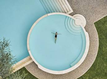 Piscina esterna drone Palazzo Fiuggi @tysonsadlo @herdrepresented.jpg