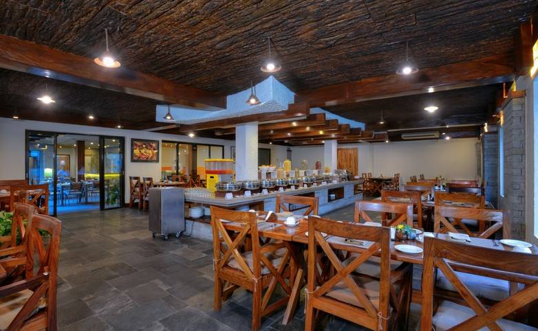 Barahi Pokhra restaurant.jpg