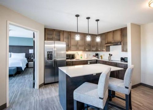 Staybridge Suites Scottsdale – Talking Stick kitchenette.jpg