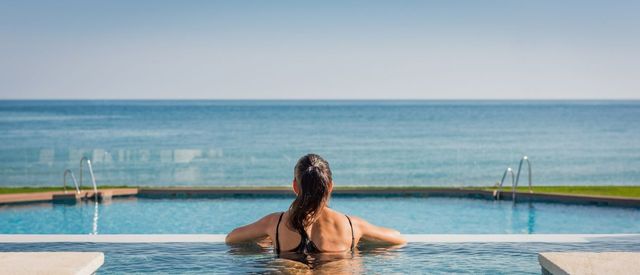 Hotel Las Dunas infinity pool.jpg