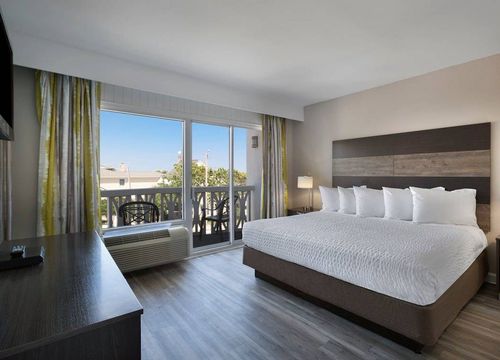 Caribbean Resort & Villas king 3.jpg