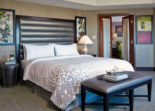 World Golf Village Renaissance St Augstine Resort presidential suite.jpg