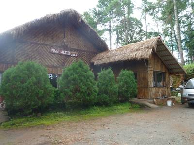 Pinewood Villa in Kampalet