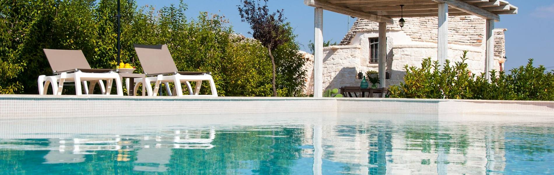 cv093_trulli_with_pool_puglia_trulli_di_bacco_001.jpg