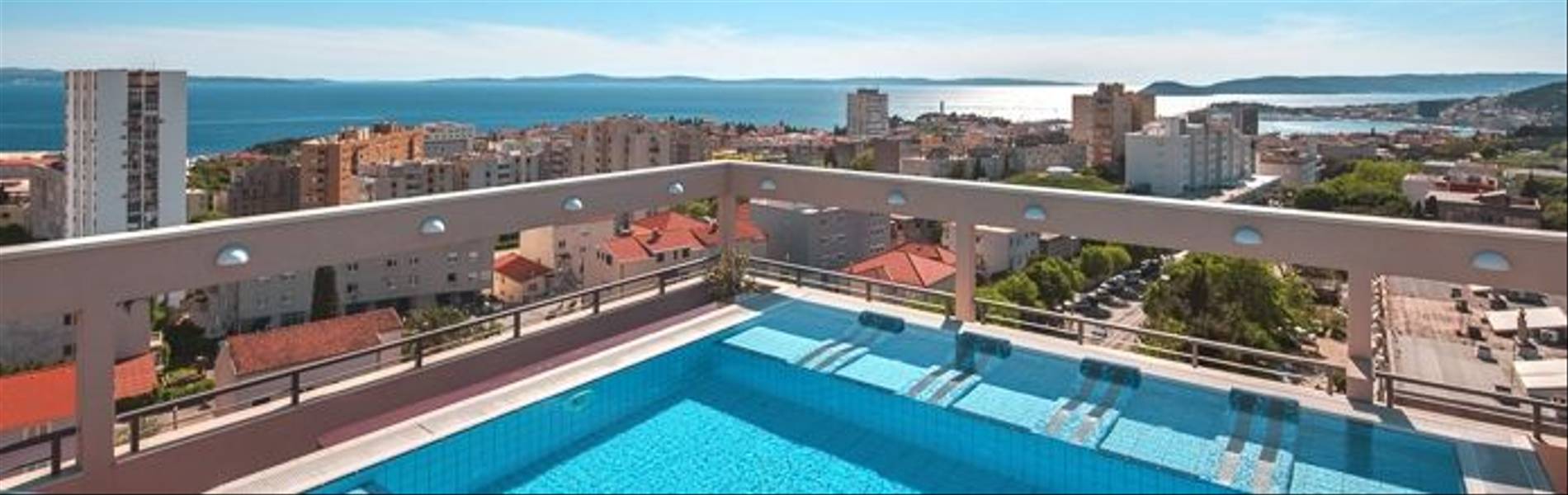 HotelResidence_DIOKLECIJAN_rooftop-pool-day-panorama_2048px_DSC03575-695x409.jpg