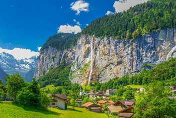 Lauterbrunnen Wengen Switzerland Shutterstock 520492612