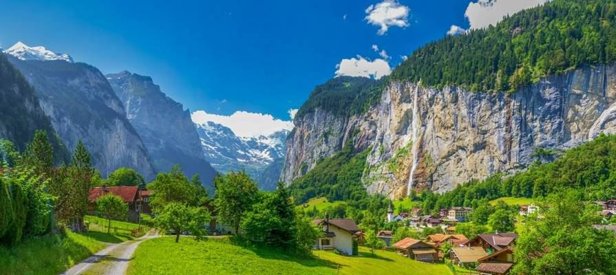 Lauterbrunnen Wengen Switzerland Shutterstock 520492612