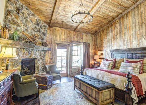 devils-thumb-ranch-Guest-Room-King-Fireplace.jpg