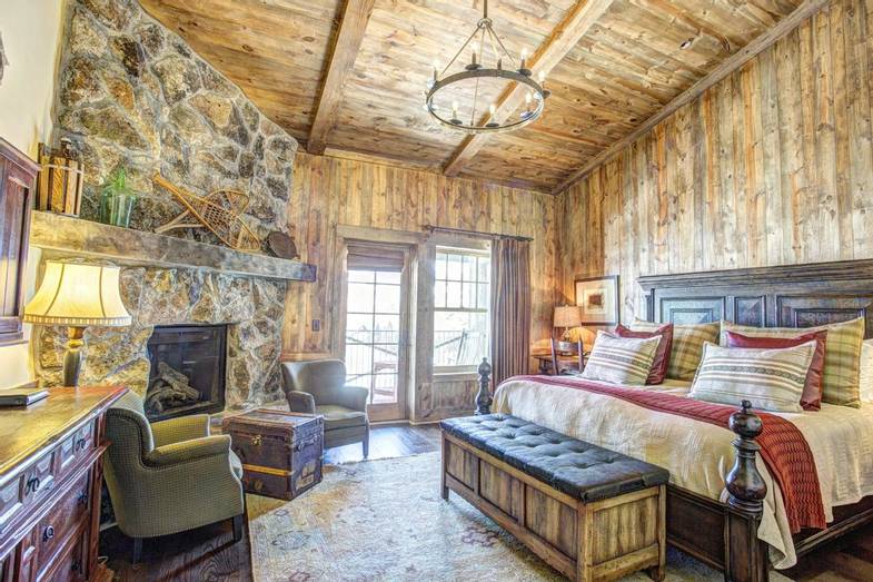 devils-thumb-ranch-Guest-Room-King-Fireplace.jpg