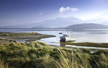 Mawddach estuary from Fairbourne in autumn
View inland to Barmouth Bridge and Cadair Idris
Boat in foreground
Snowdonia
Gwyn…