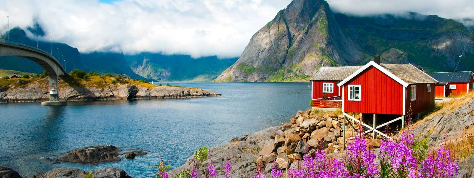 Norway-LofotenIslands-Svolvaer-AdobeStock_124586418.jpeg