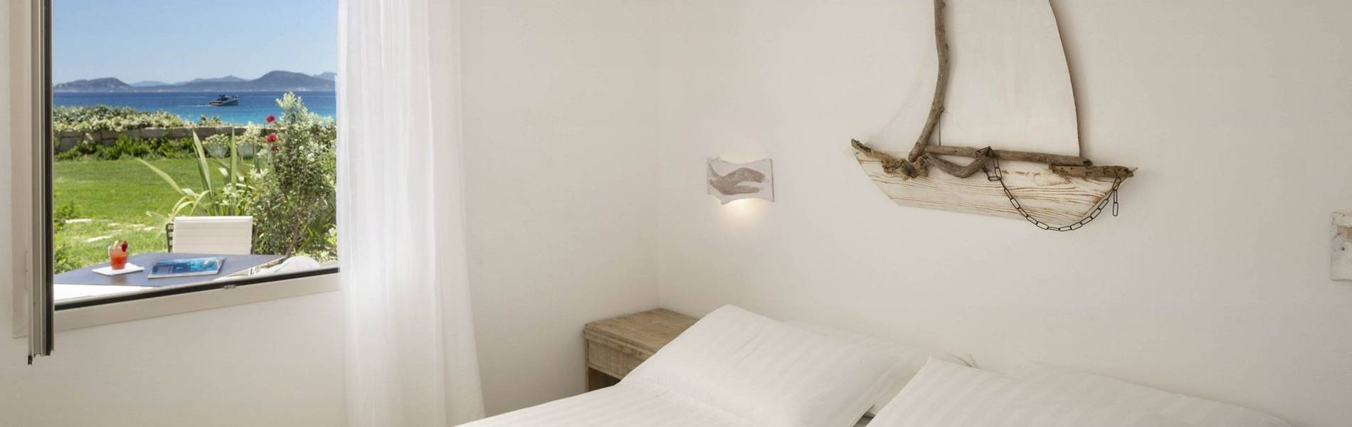2 Charming Suite - Gabbiano Azzurro Sardegna - first bedroom.jpg
