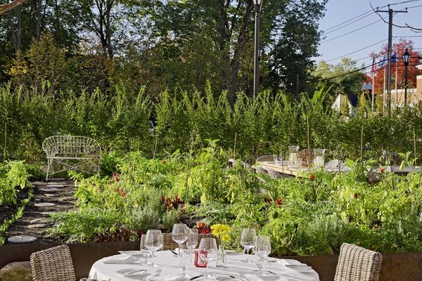 delamar-hotel-west-hartford-Artisan-garden.jpg