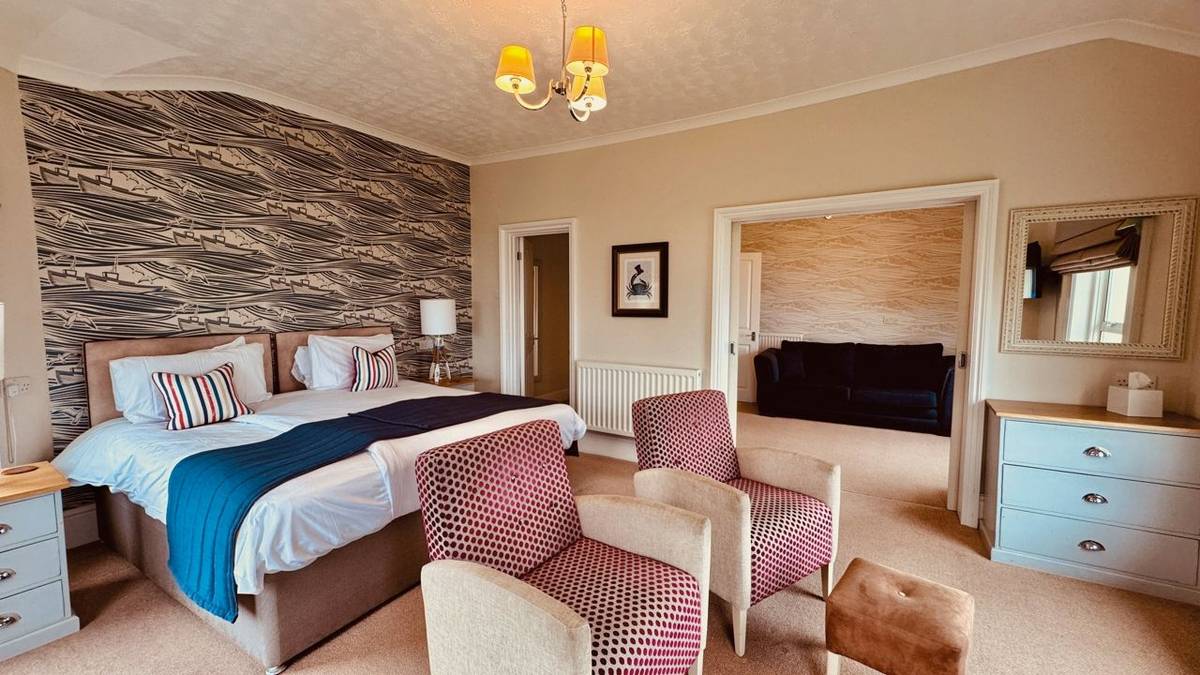 hf_doublebedroom_roomtwentyfour_premium_freshwaterbayhouse_isleofwight_04_2026_rgb.jpg