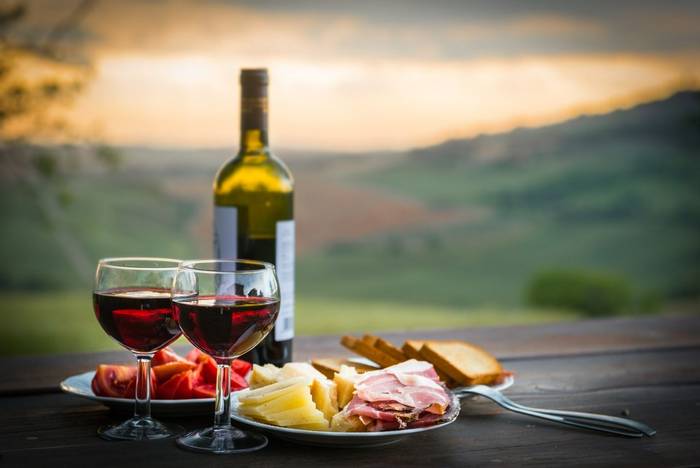 Wine and tapas shutterstock_311633870.jpg