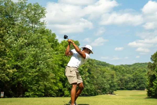 Château Élan golfer.jpg