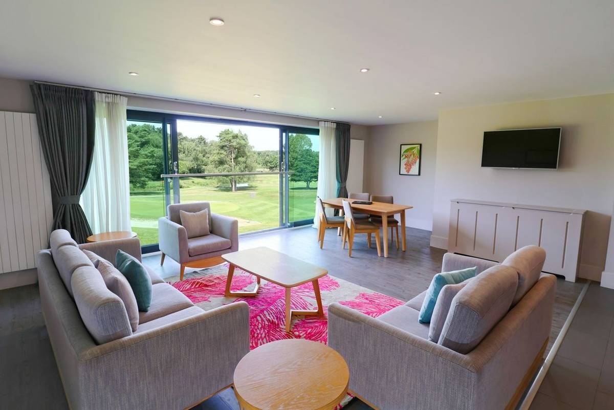 Lounge with view final 1.jpg