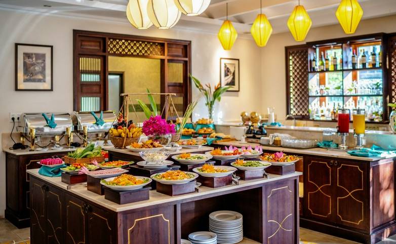 Lantana riverside buffet.jpg