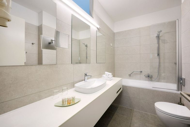 Hotel Salona Palace-Example of accommodation (2).jpg