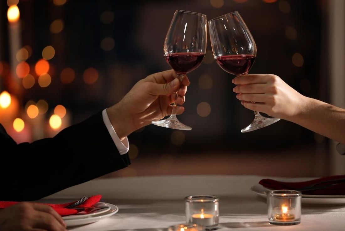 Couple cheersing glasses at romantic dinner
