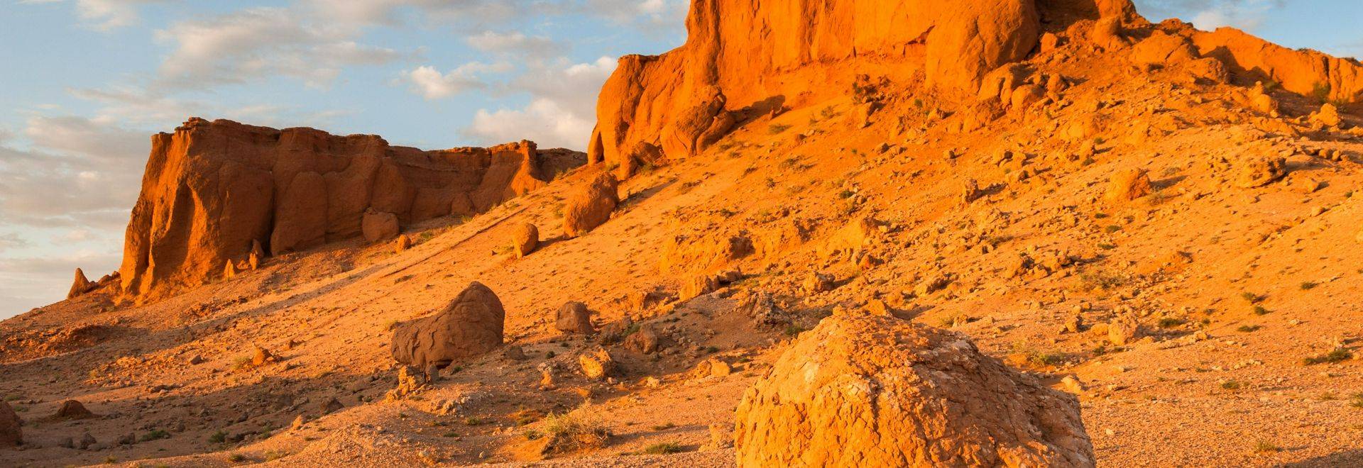 Flaming Cliffs, Mongolia shutterstock_351949097.jpg