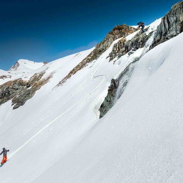 snowboard_Alps_montgenevre-atITBo4oZys-unsplash.jpg
