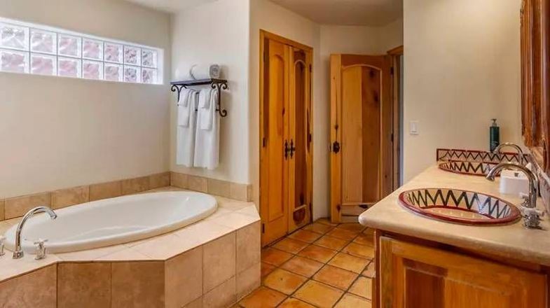 Rancho Manana bathroom.jpg