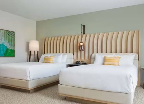 Hilton Waikoloa Village palace queen.jpg