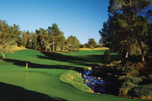 Park MGM Las Vegas golf course 4.jpg
