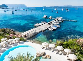 5 Pool-Terrace---Gabbiano-Azzurro-Sardegna.jpg