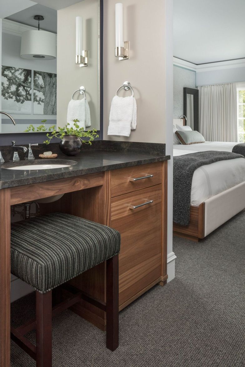 canyon-ranch-lenox-deluxe-queen-entry-accommodations.jpg