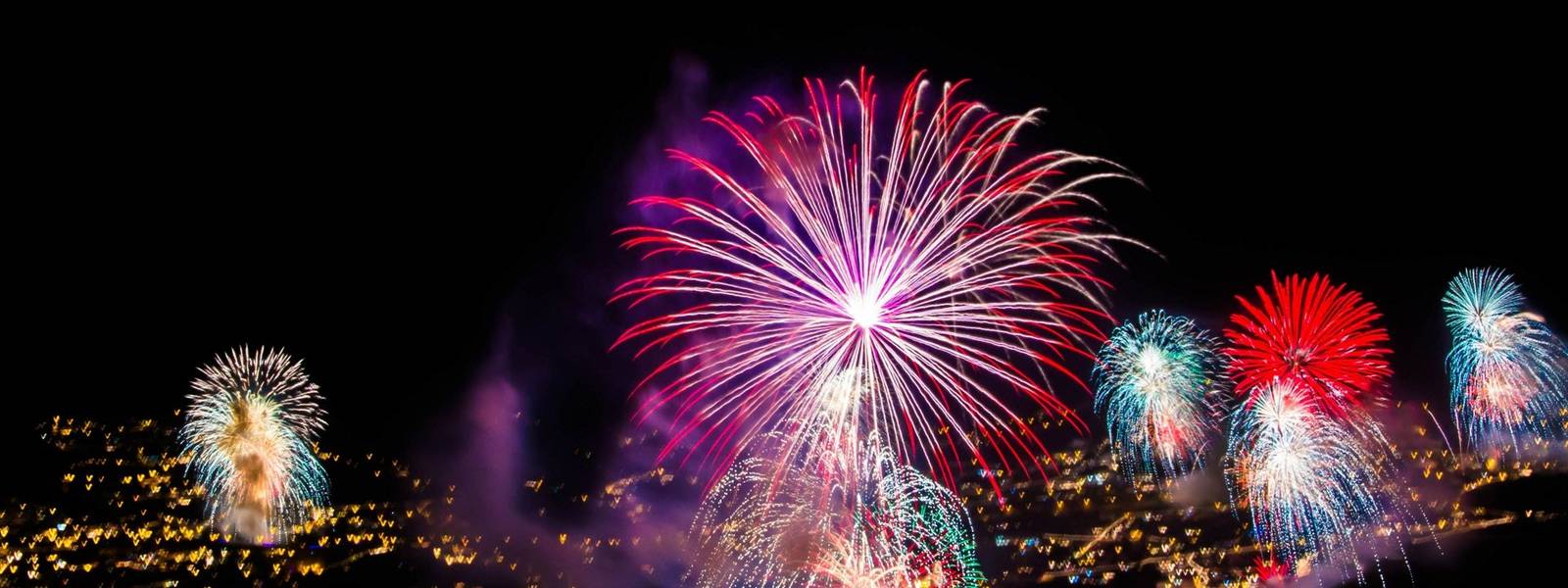 Madeira-NewYears-Fireworkds-AdobeStock_130114696.jpeg