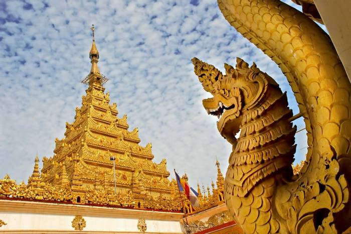 Mahamuni Pagoda, Mandalay, Burma shutterstock_204022000.jpg