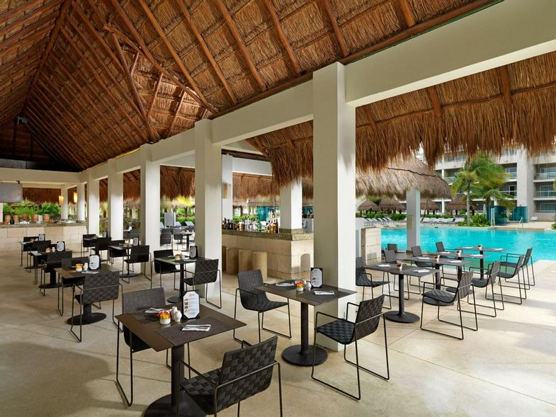 meliá-hotels-paradisus-playa-del-carmen-Poolside-Dining.jpg