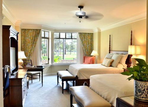 The Inn & Club at Harbour Town queen 2.jpg