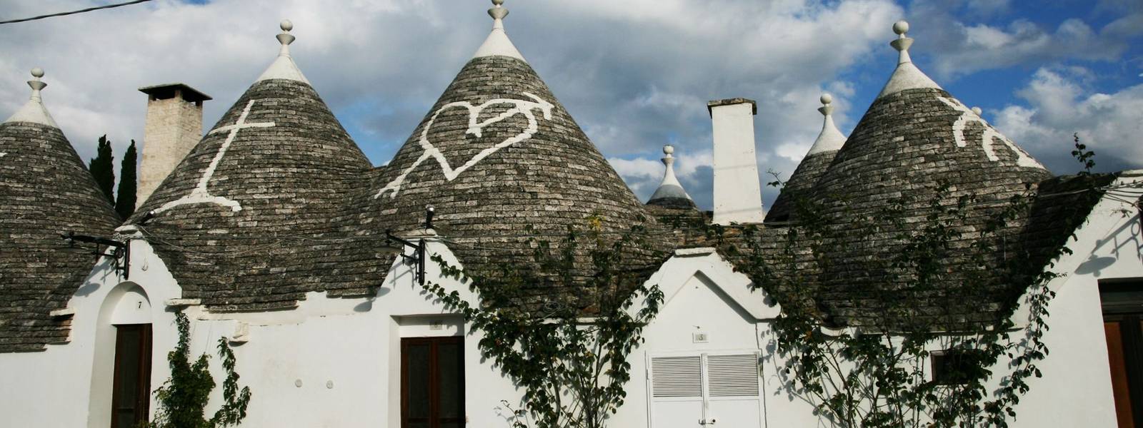Italy_Puglia_Alborobello_Trulli_LR.jpg