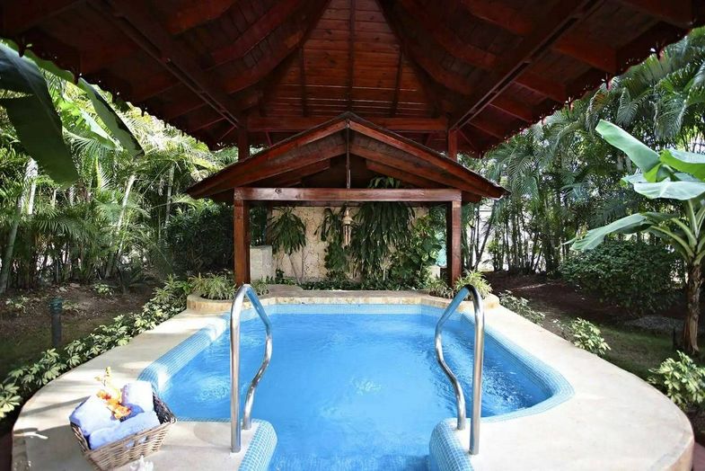 Bahia Principe Grande La Romana spa jacuzzi.jpg
