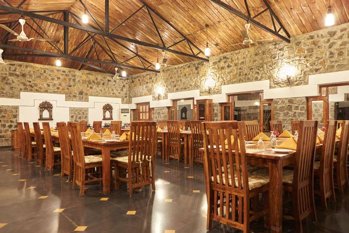 Dining area, Bandhavgarh Villas (2).jpg