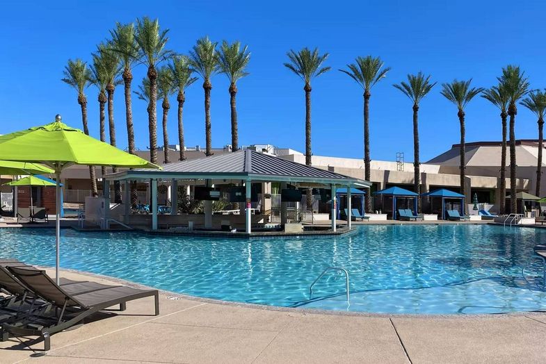 Harrah's Ak-Chin Hotel & Casino swim up bar.jpg