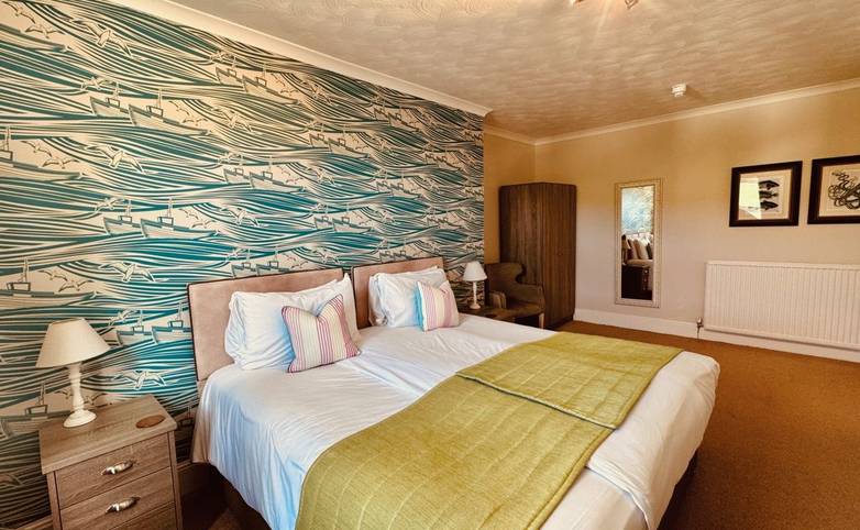 hf_doublebedroom_roomfortyfour_freshwaterbayhouse_isleofwight_03_2026_rgb.jpg