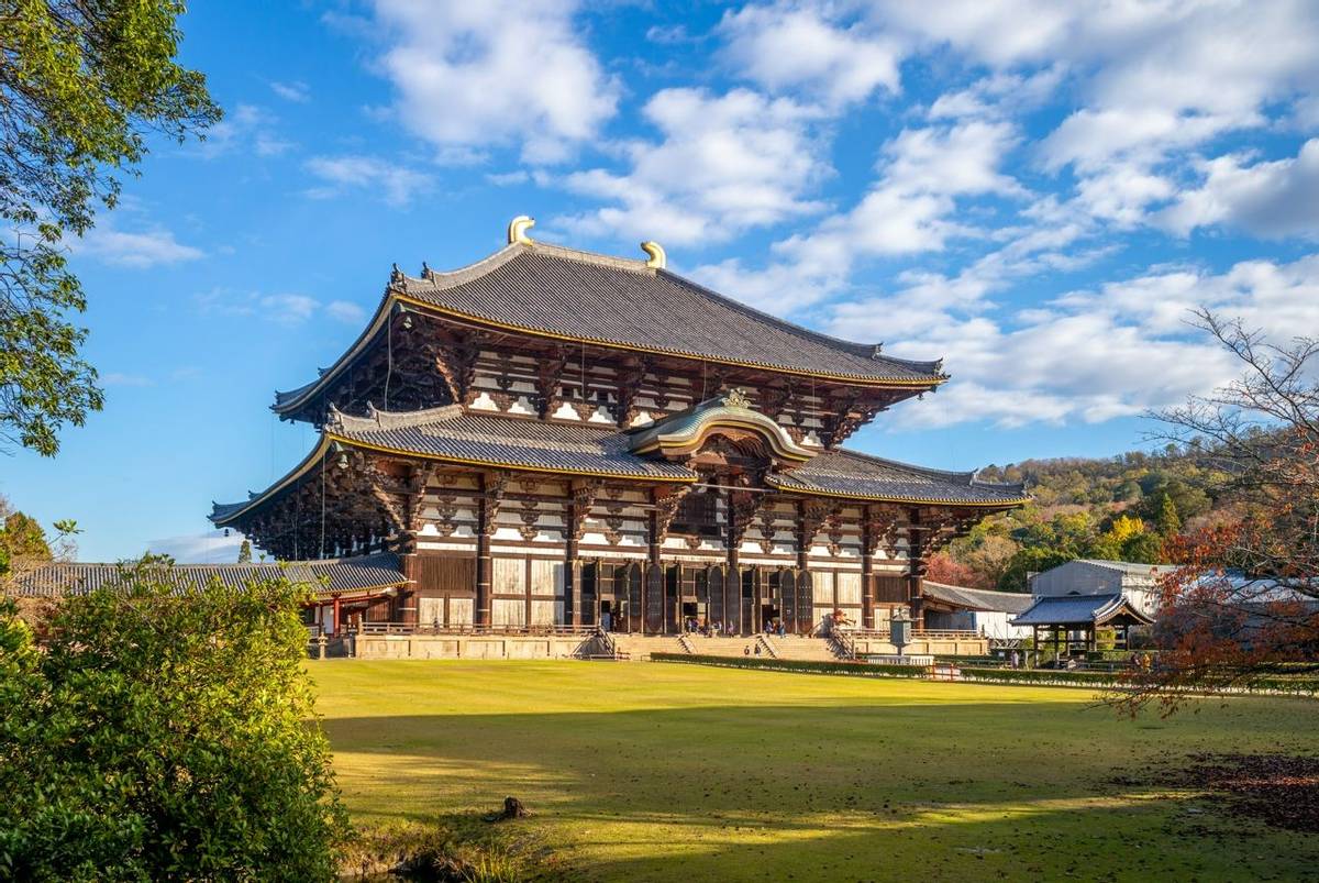 Great Buddha Hall of todaiji in nara, japan.