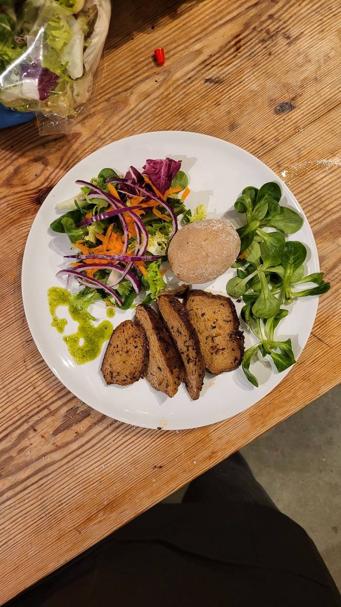 Grilled seitan with rucola, canary-style potatoes and mojo verde sauce (Finca Flores Amarillas).jpg
