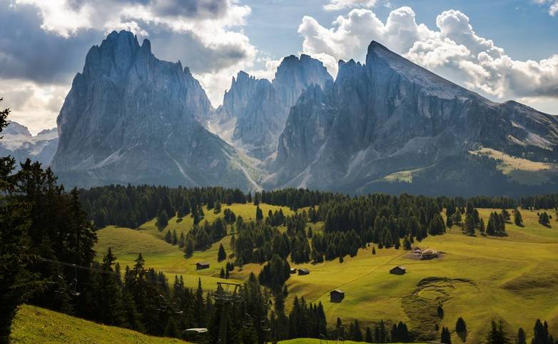 Italy-DolomitesTraverse-Trail-SeiserAlmAlpe-AdobeStock_120249303.jpeg