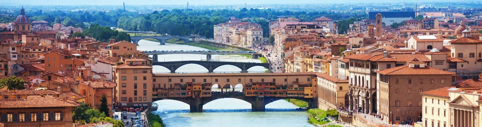 Arno river and Ponte Vecchio in Florence.jpg