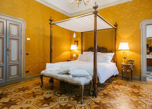 villa-crespi-room-suites-Deluxe-room.jpg