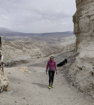 The trail along Udi Danda ridge on the way Dhee village in Upper Mustang